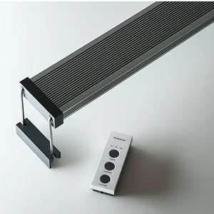 Luz de mesa metálica cinzenta com comando remoto branco de três botões