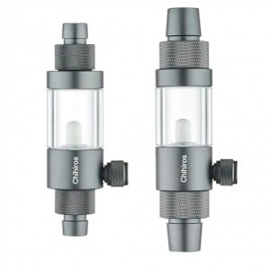 Dois dispositivos metálicos prateados com corpo transparente e texto 'Chihiros'