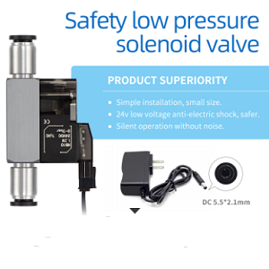 válvula solenóide de baixa pressão prateada e preta com texto explicativo e transformador preto