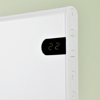 Radiador elétrico branco com display digital e botões laterais