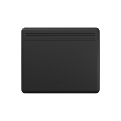 Teclado preto minimalista com linhas horizontais em relevo e marca BEHA