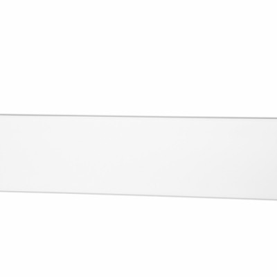 Placa branca rectangular com furos em fundo branco