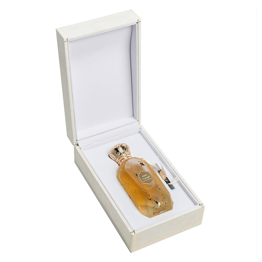 Garrafa de perfume âmbar numa caixa branca