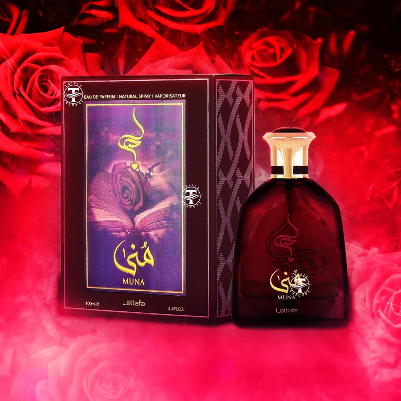 Frasco de perfume MUNA Lattafa com caixa preta e dourada, rodeado de rosas vermelhas