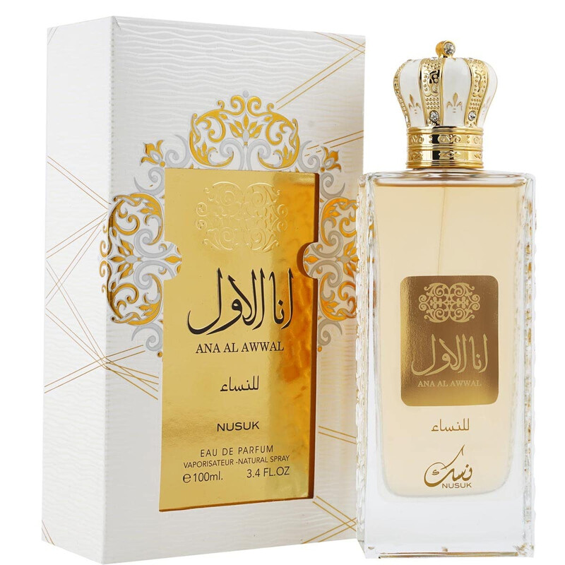 Frasco de perfume com tampa dourada em forma de coroa junto a caixa decorativa branca e dourada