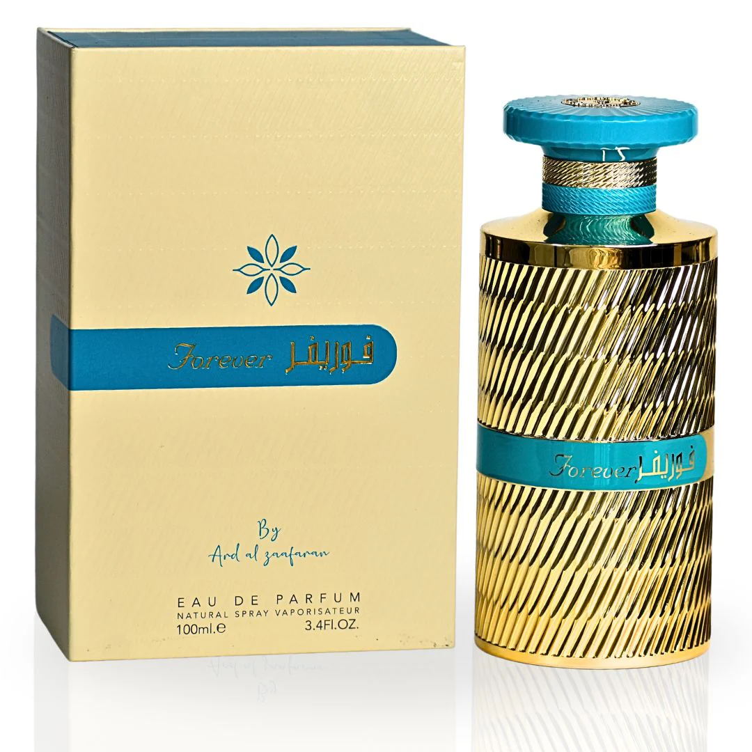 Frasco dourado de perfume com tampa azul e caixa bege ao lado