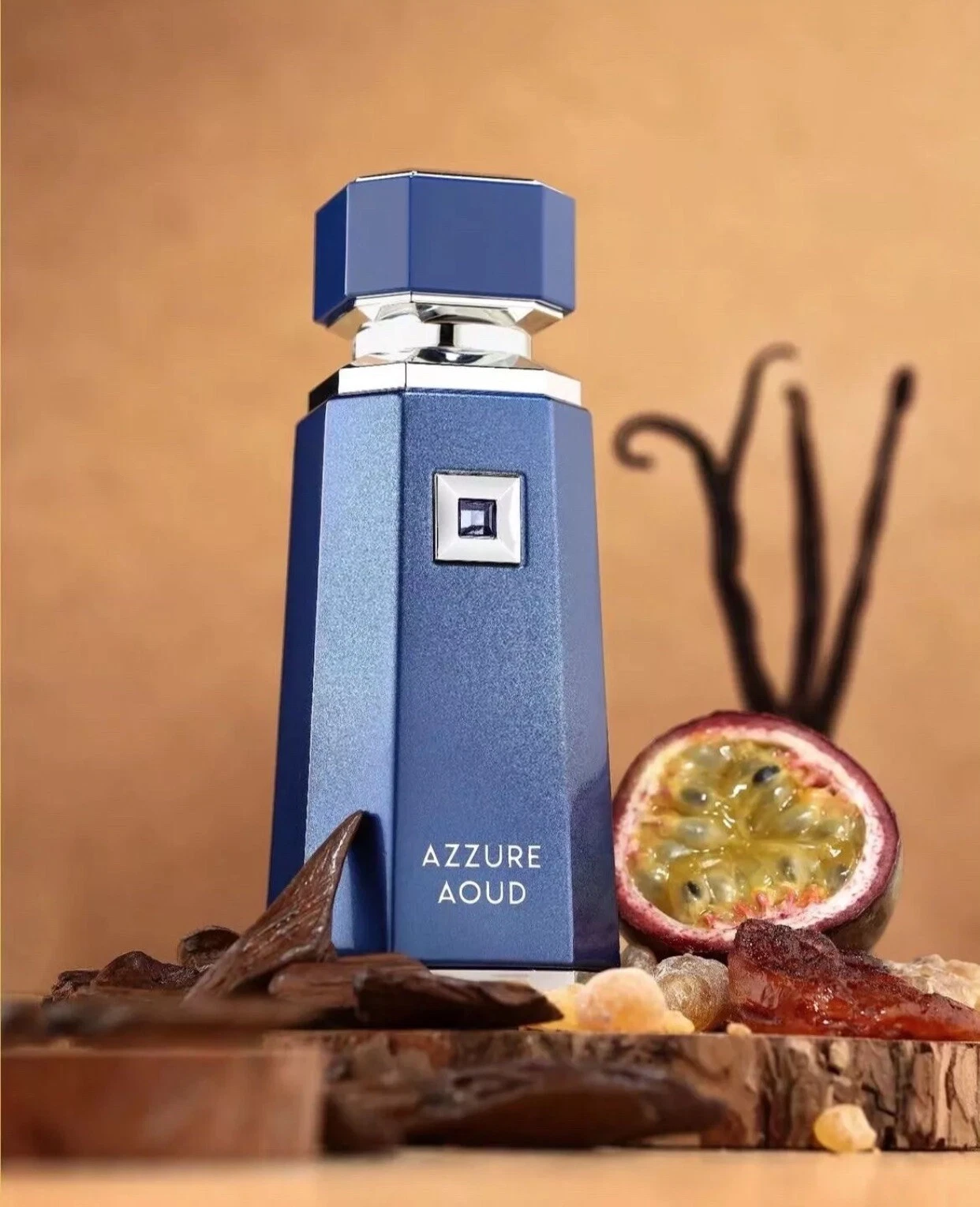 Frasco azul metálico de perfume Azzure Aoud