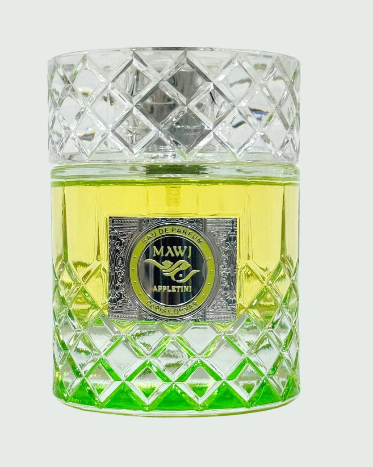 Frasco de perfume em vidro com líquido amarelo e base verde