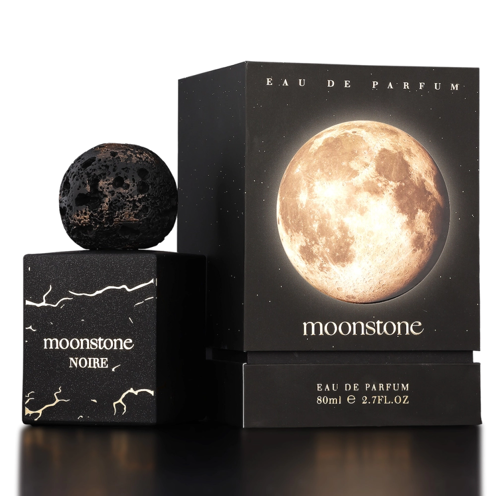 Frasco e embalagem de perfume Moonstone Noire com design lua.