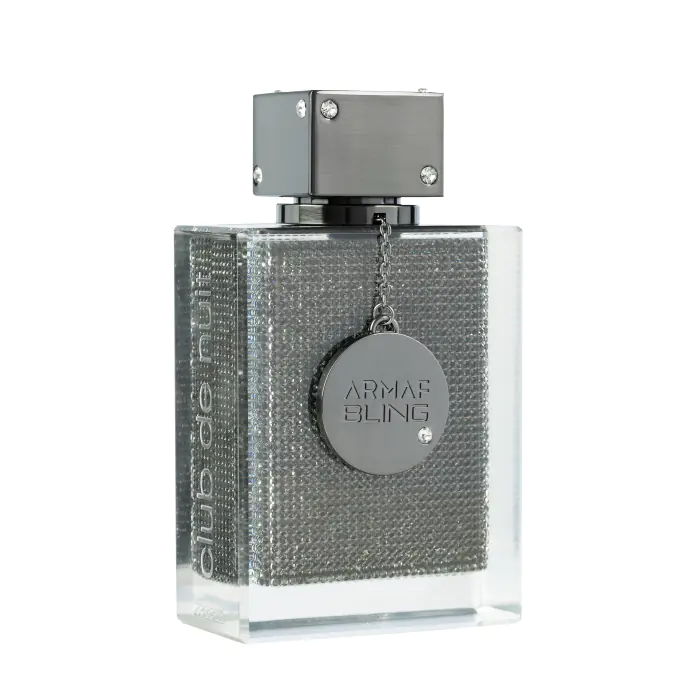 Frasco de perfume transparente com interior prateado texturizado e pendente metálico