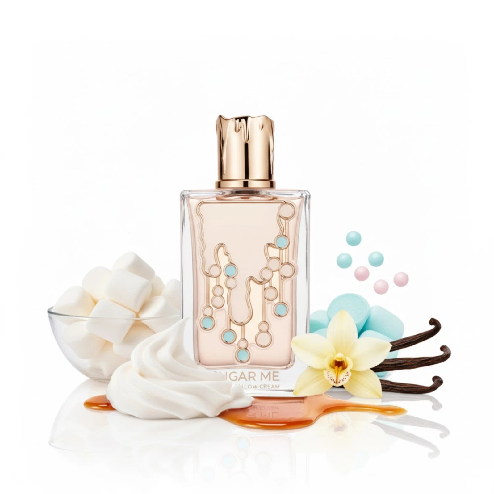Frasco de perfume com decoração dourada e azul, rodeado por ingredientes doces em fundo branco