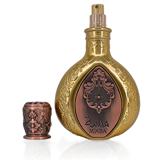 Frasco de perfume dourado e bronze com decoração floral e texto 'MASA'