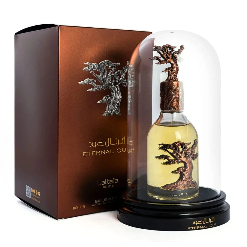 Frasco de perfume com decoração de árvore dentro de cúpula de vidro e caixa castanha com texto ETERNAL OUD