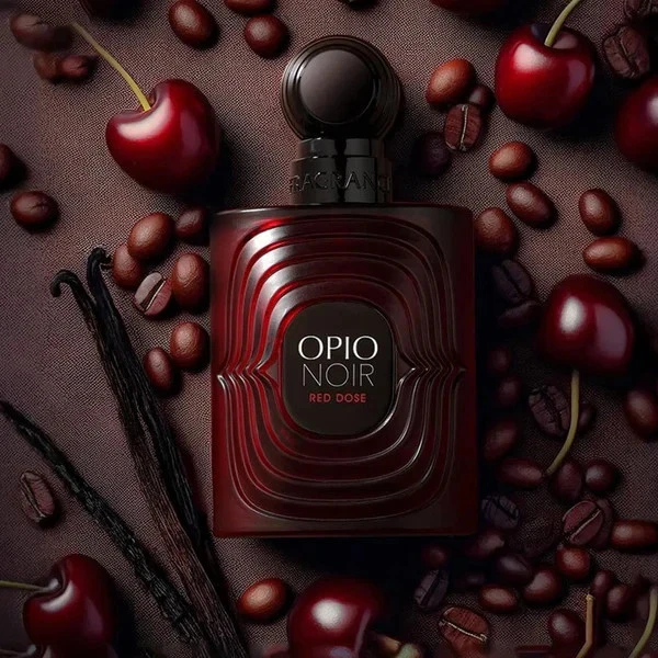 Frasco de perfume Opio Noir Red Dose com cerejas, baunilha e café