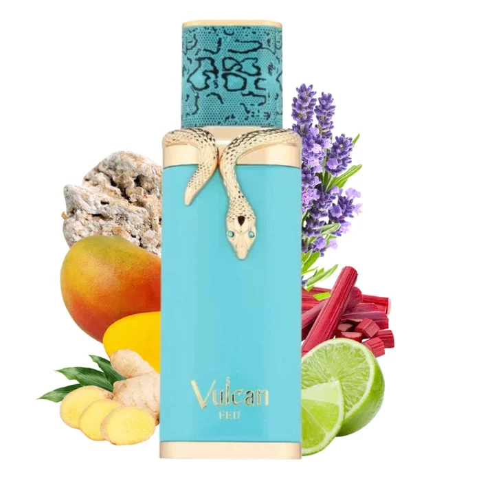 Frasco de perfume azul claro com adorno de serpente dourada e frutas ao redor