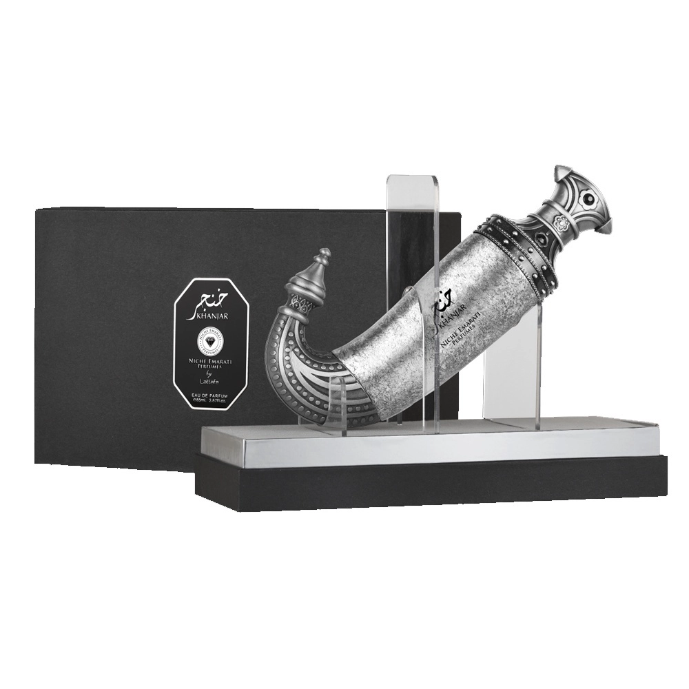 Antiga adaga decorativa em metal prateado em base preta com caixa preta ao fundo