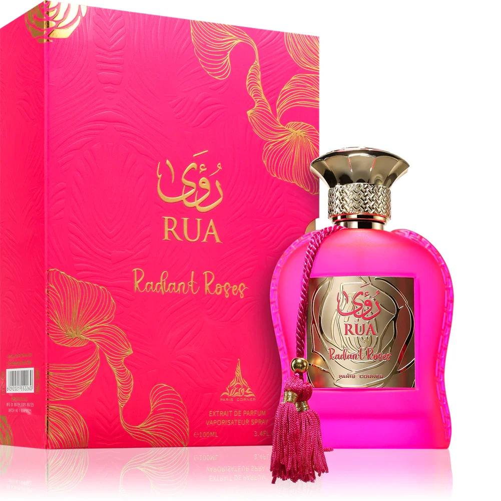 Frasco de perfume rosa com tampa dourada e caixa rosa com detalhes florais e texto