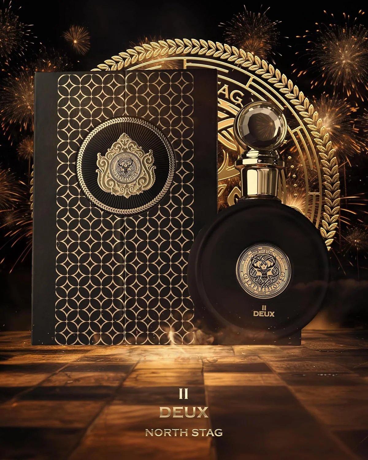 Frasco e embalagem de perfume preto com detalhes dourados e brasão, texto II DEUX e NORTH STAG