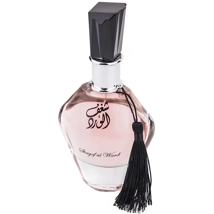 Frasco de perfume com líquido rosa, tampa preta e tassel negro