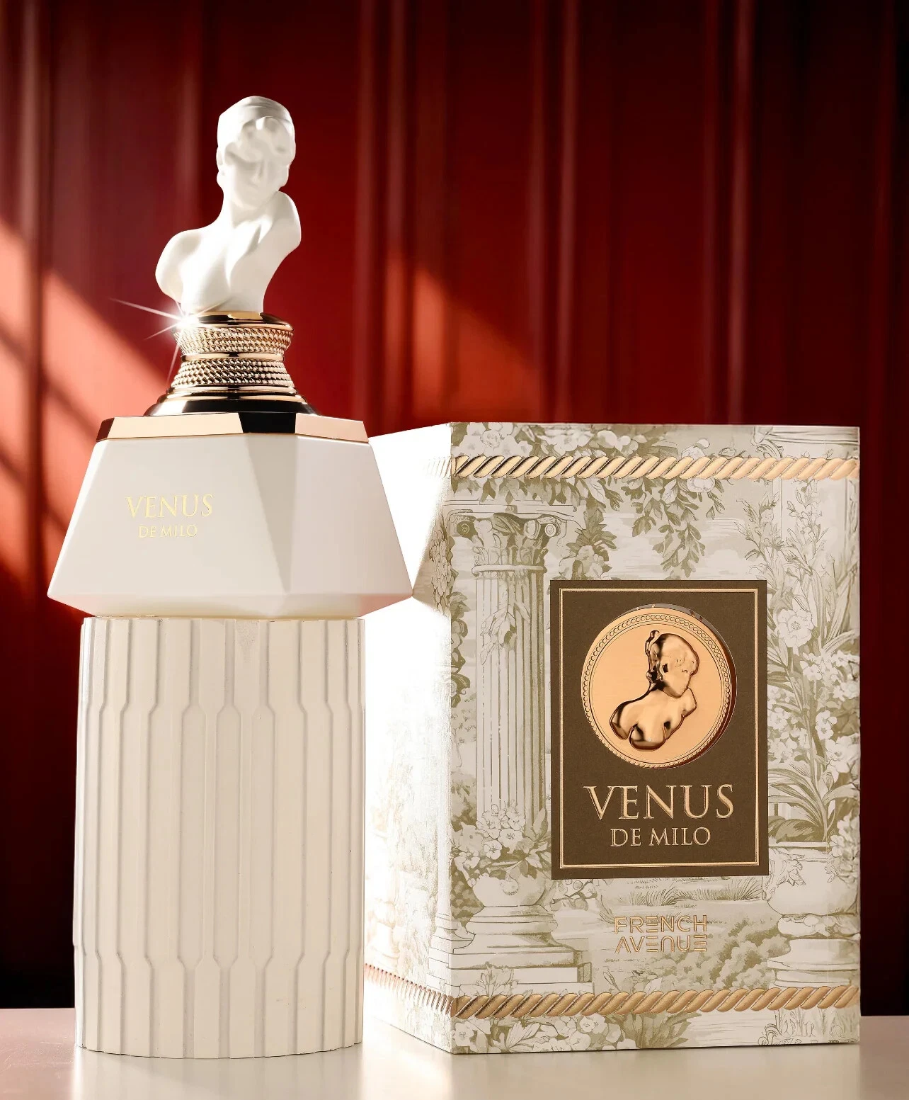 Frasco e caixa de perfume branco e dourado VENUS DE MILO