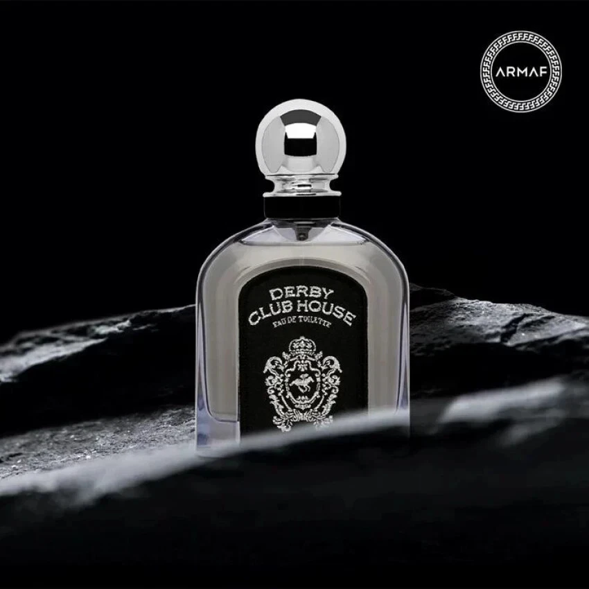 Frasco de perfume transparente DERBY CLUB HOUSE com tampa metálica e rótulo preto