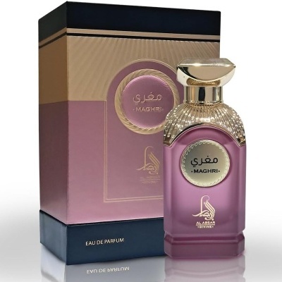 Frasco de perfume rosa fosco com tampa dourada e caixa nas cores preta, dourada e rosa