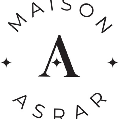 Logótipo preto com texto MAISON ASRAR e letra A central