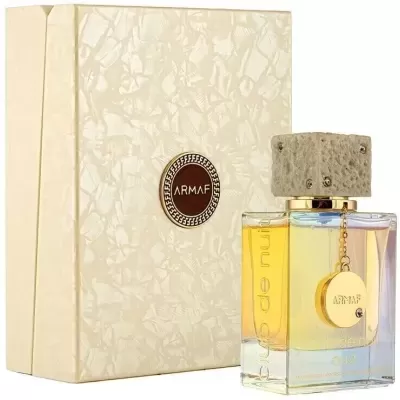 Frasco de perfume com tampa bege e caixa creme texturada com logo ARMAF