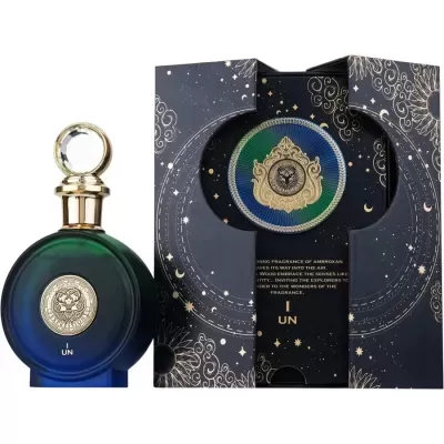 frasco de perfume azul esverdeado com tampa dourada e caixa preta decorada com padrão cósmico dourado