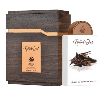 Frasco de perfume branco com tampa castanha e caixa de madeira escura com selo castanho