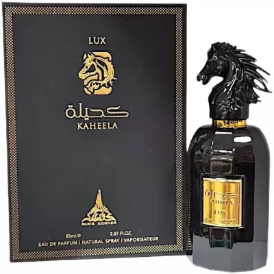 Frasco de perfume preto com tampa em forma de cabeça de cavalo e caixa preta com texto dourado