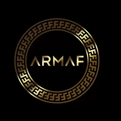 Logo ARMAF dourado com círculo decorativo em fundo preto