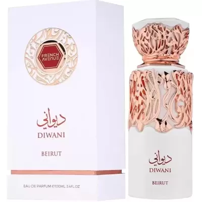 Frasco de perfume branco com detalhes dourados ao lado de caixa branca com texto.