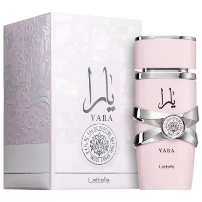 Frasco de perfume rosa claro YARA com detalhes prateados e caixa com padrão floral