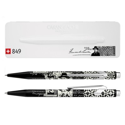 Caneta esferográfica preta e branca com design gráfico Fernando Pessoa e embalagem branca