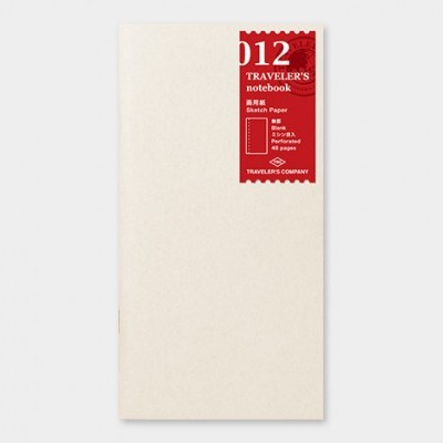 Caderno TRAVELER'S com etiqueta vermelha ao canto superior direito em fundo branco