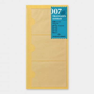 Pacote amarelo com envelopes de papel fino e etiqueta azul com texto em inglês