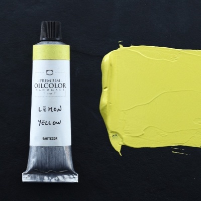 Tubo de tinta a óleo amarelo com amostra da tinta