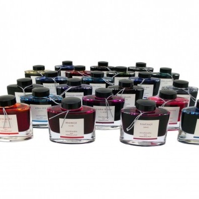 Frascos de tinta para canetas coloridos em vidro com tampas pretas