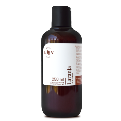 Frasco castanho de champô e gel de duche com etiqueta branca e tampa preta