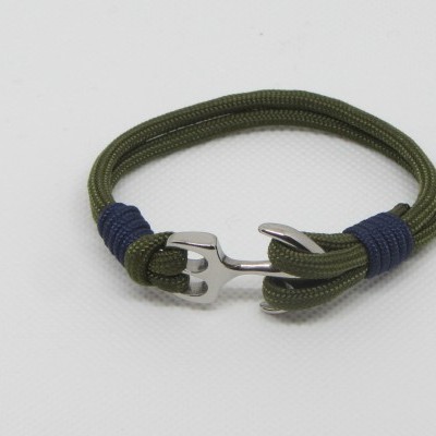 Pulseira de corda verde com fecho metálico prateado