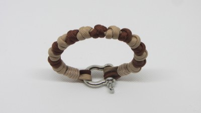 Pulseira trançada castanha com fecho metálico