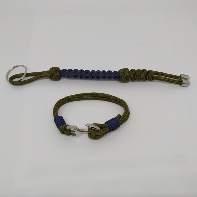 Pulseira e chaveiro de corda verde e azul com fechos metálicos