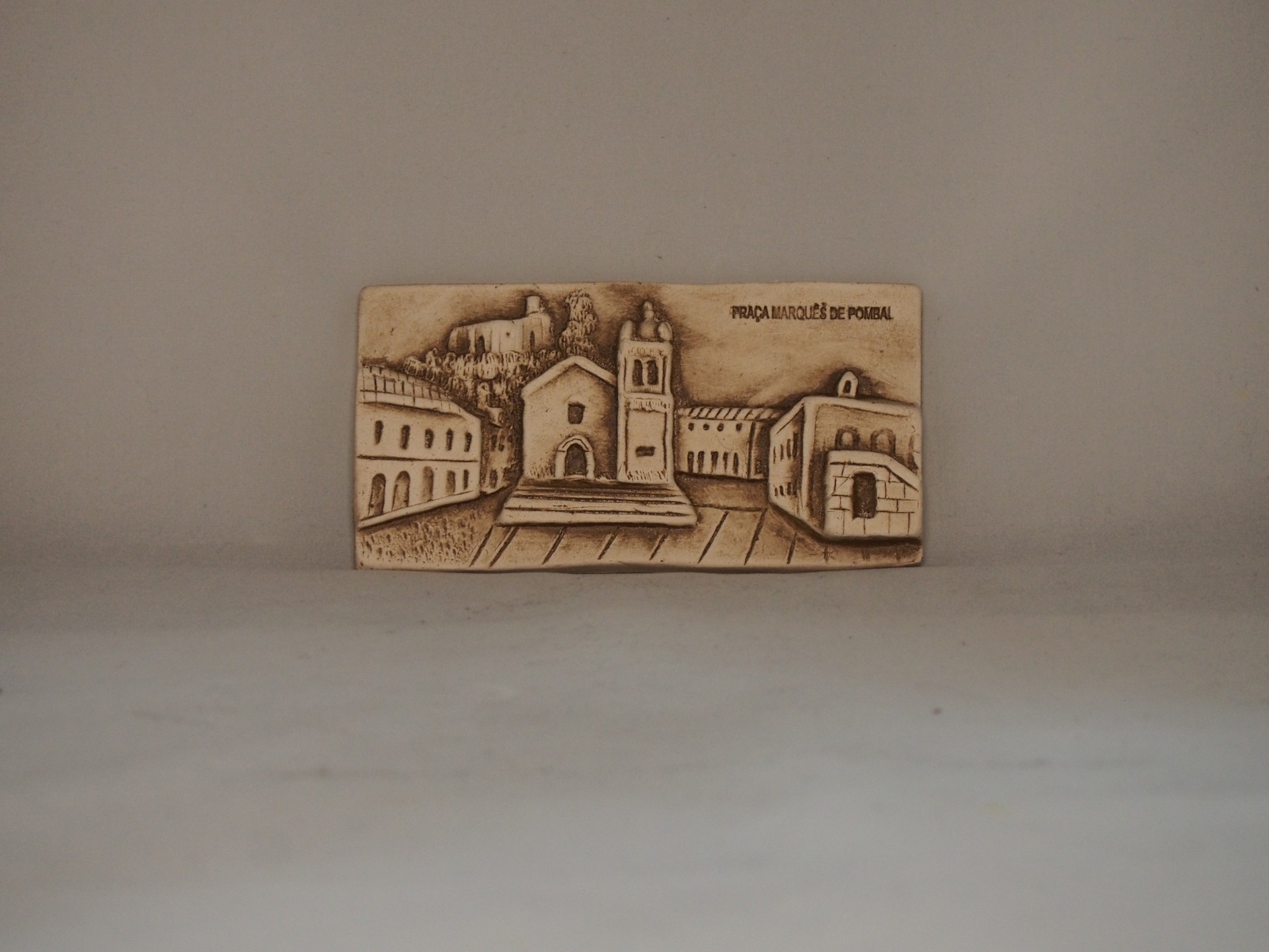 Íman retangular com relevo de edifícios históricos e texto Praga - Mosteiro de Pradal