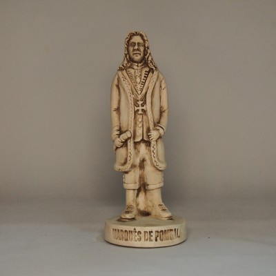 Estátua decorativa de Marquês de Pombal em resina creme