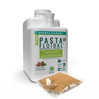 Embalagem de detergente líquido para mãos com rótulo verde e branco e refil em saco plástico transparente