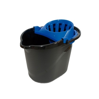 Balde de limpeza preto com espremedor azul