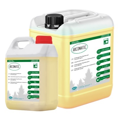 Duas embalagens de detergente concentrado Arcomatic, plástico amarelo com rótulos verdes e brancos