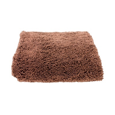 Tapete castanho de pelo alto