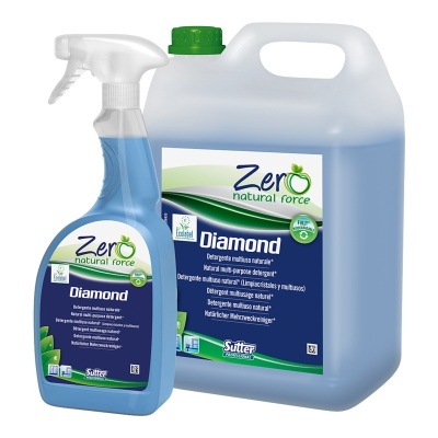 Detergente multiuso Diamond Zero natural force em garrafas plásticas azuis com rótulos azul escuro e verde.